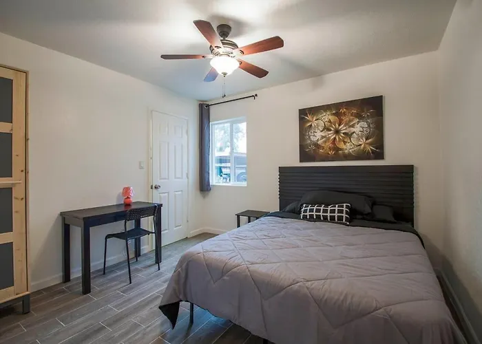 34a Modern 1bd W Heated Pool