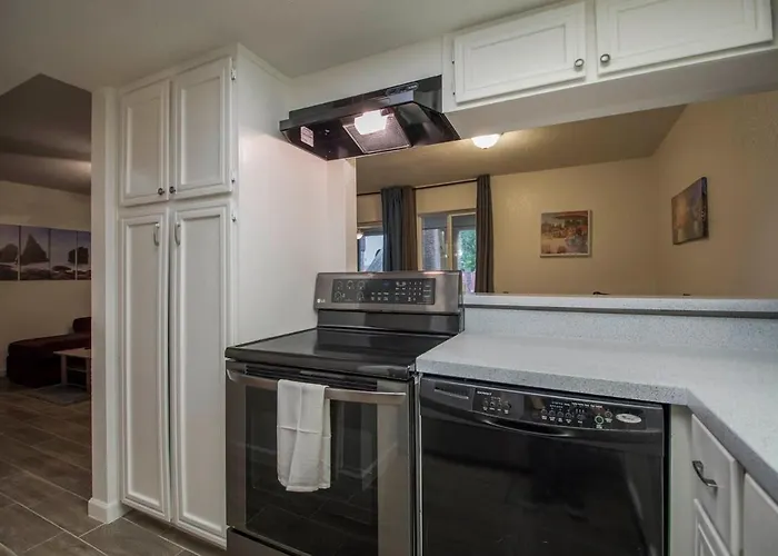 34a Modern 1bd W Heated Pool *